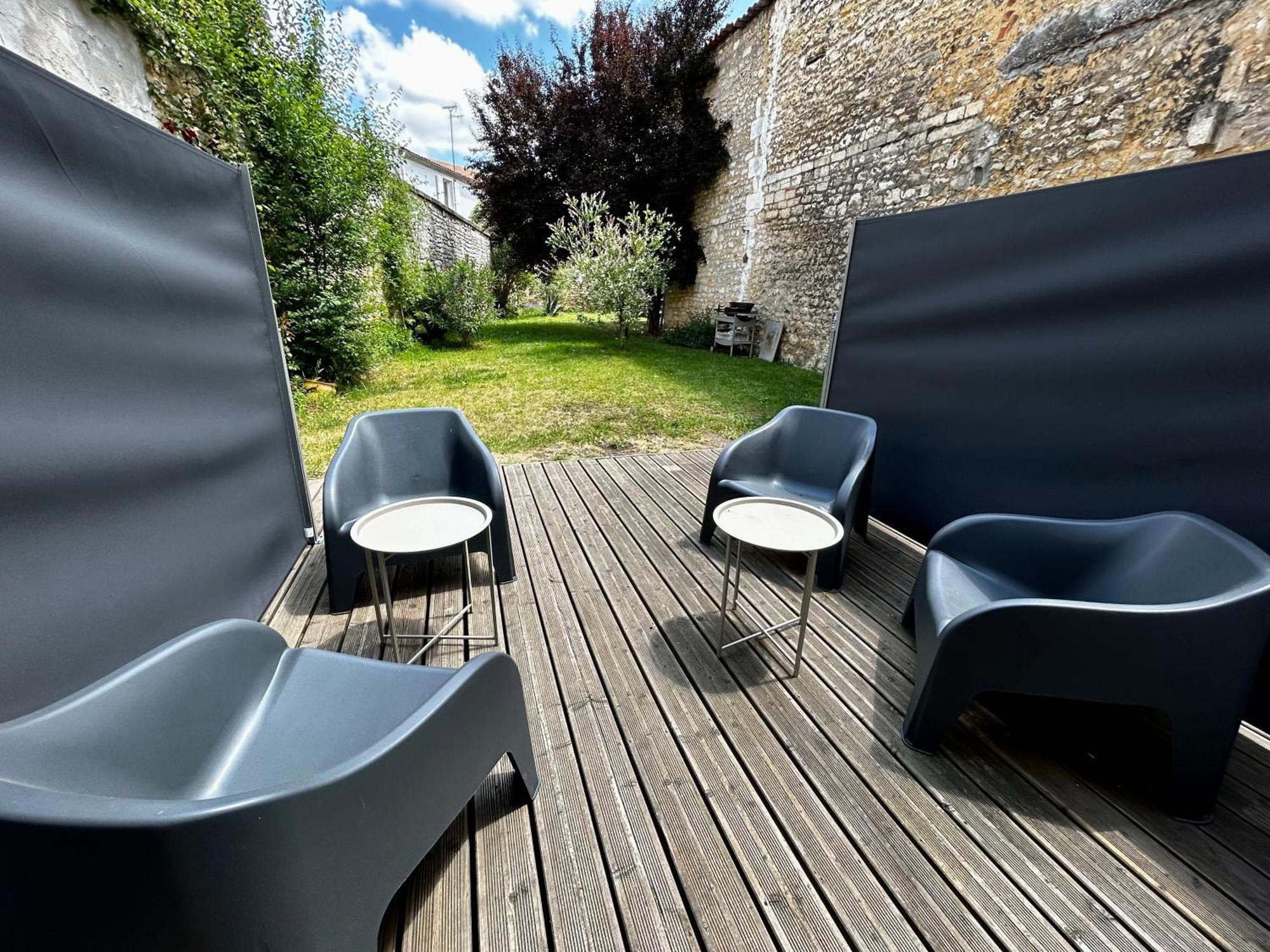 Le Republique - Logements Avec Jardin Situes En Plein Coeur De Ville Et Proche Des Thermes Rochefort  Exterior photo